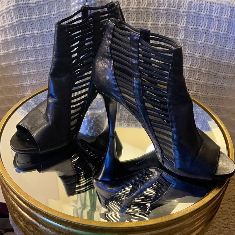 Nine West black leather heeled sandals